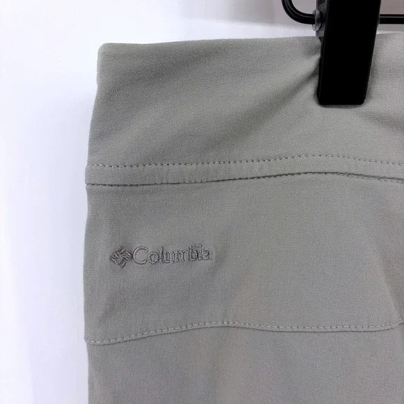 Columbia Women's‎ Outdoor Shorts Khaki Beige Utility Pockets Omni-Shield Size 14 - Picture 5 of 7
